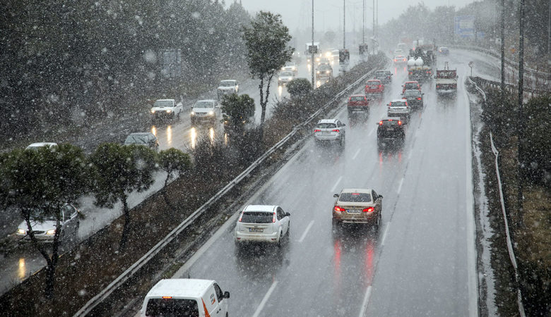 Στη Θεσσαλονίκη περιμένουν να χιονίζει μέχρι αύριο