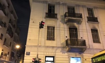 Στο νοσοκομείο νεαρός άνδρας: Έπεσε στο κεφάλι του σοβάς στο κέντρο της Αθήνας