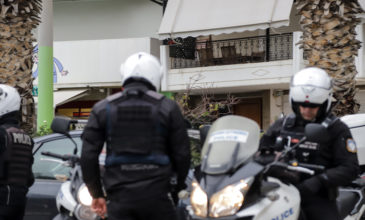 Θεσσαλονίκη: Επιτέθηκε στους αστυνομικούς που κλήθηκαν για περιστατικό ενδοοικογενειακής βίας
