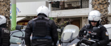 Θεσσαλονίκη: Επιτέθηκε στους αστυνομικούς που κλήθηκαν για περιστατικό ενδοοικογενειακής βίας