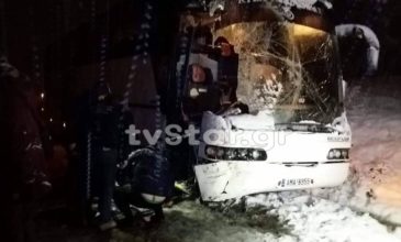 Λεωφορείο του ΚΤΕΛ συγκρούστηκε με εκχιονιστικό