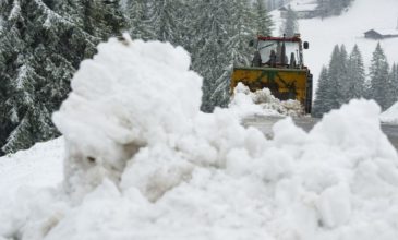 «Κόλαση» στις Άλπεις από το σφοδρό «τσουνάμι» χιονιού