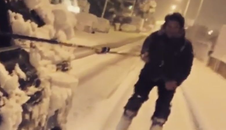Ο Πάνος Βλάχος κάνει σκι στους δρόμους του Χαλανδρίου