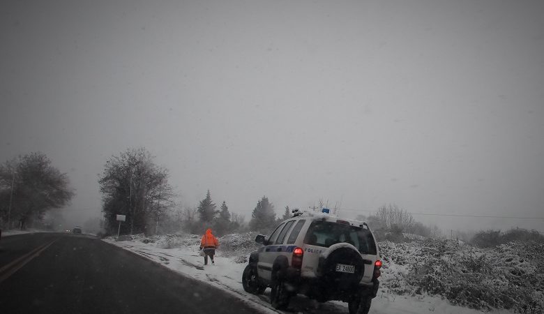 Κακοκαιρία «Ζηνοβία»: Πυκνή χιονόπτωση στην Θήβα- Πού χρειάζονται αλυσίδες