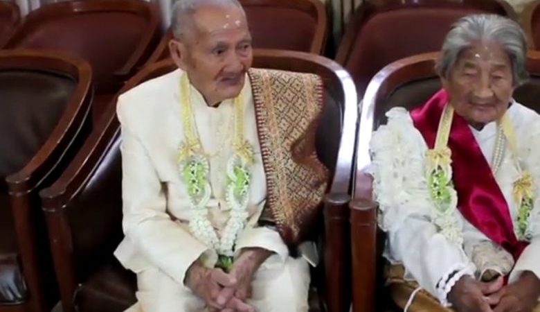 Εργένης 100 ετών παντρεύτηκε την αγαπημένη του 96 ετών