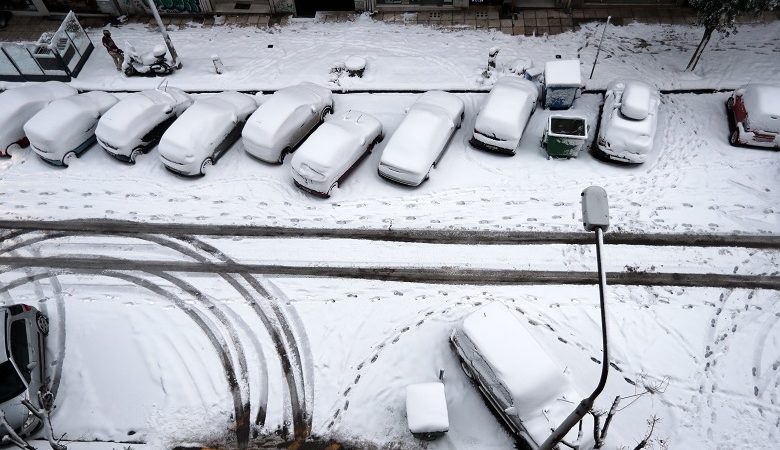 Πυκνή χιονόπτωση στη Θεσσαλονίκη αφού η «Υπατία» διαδέχτηκε τον «Τηλέμαχο»