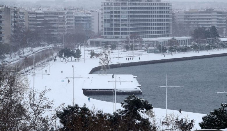 Έκτακτη η κατάσταση στη Θεσσαλονίκη – Κλείνουν σχολεία από την κακοκαιρία
