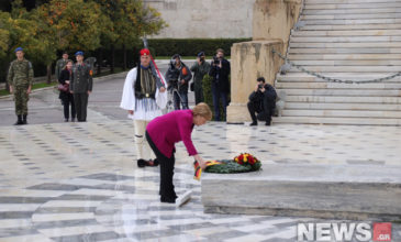 Η Μέρκελ κατέθεσε στεφάνι στο Μνημείο του Άγνωστου Στρατιώτη