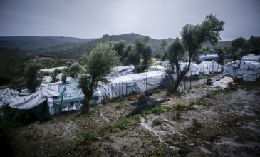 Προσφυγικό: Η κυβέρνηση επιτάσσει ακίνητα σε νησιά για να φτιάξει κλειστές δομές