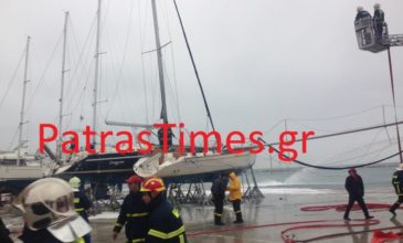 Ιστιοφόρα στο παλαιό λιμάνι της Πάτρας τυλίχτηκαν στις φλόγες