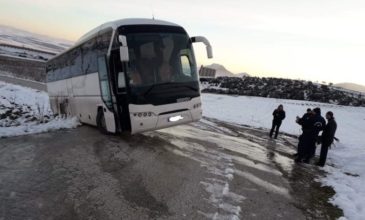 Λαχτάρησαν μαθητές στα Φάρσαλα – Λεωφορείο έχασε τον έλεγχο λόγω παγετού
