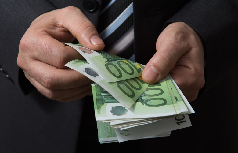 Δανείστηκε από τοκογλύφους 110.000 ευρώ και αναγκάστηκε να τους επιστρέψει πάνω από 600.000 ευρώ