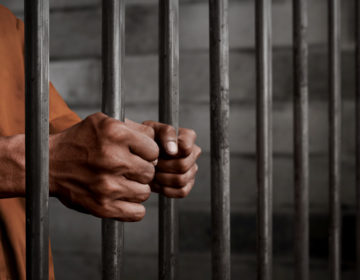 Κρατούμενος βρέθηκε απαγχονισμένος στα κρατητήρια του ΑΤ Δημοτικού Θεάτρου