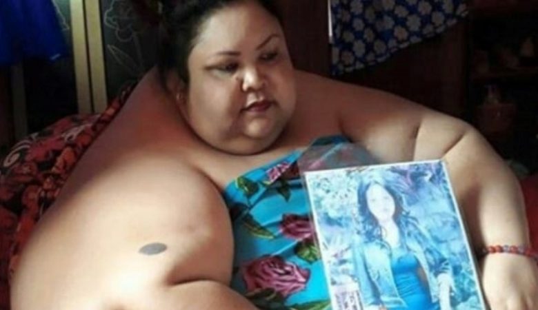 Παχύσαρκη ζητά βοήθεια από το κράτος για να… βγει από το σπίτι της