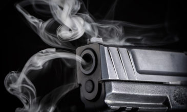ΗΠΑ: Παιδί 2 χρόνων σκοτώνει τον πατέρα του πισώπλατα με το όπλο του που περιεργαζόταν