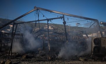 Φωτιά σε σκηνή όπου διέμεναν 30 μετανάστες στον καταυλισμό στη Μόρια