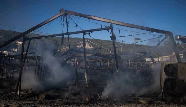 Φωτιά σε σκηνή όπου διέμεναν 30 μετανάστες στον καταυλισμό στη Μόρια