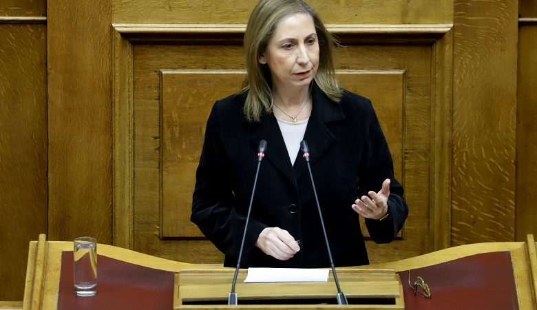 Ξενογιαννακοπούλου: Ισχυρό μήνυμα της Βουλής για τη Δημοκρατία