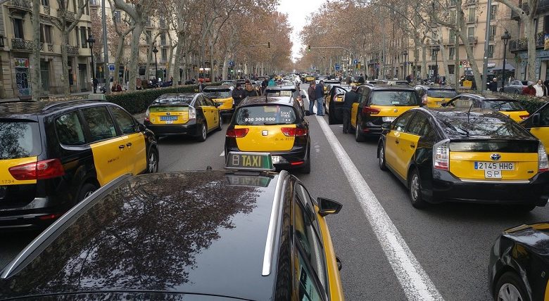 Χάος στη Βαρκελώνη από την απεργία των οδηγών ταξί