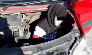 Διακινητής έκρυψε αλλοδαπό στη μηχανή του αυτοκινήτου