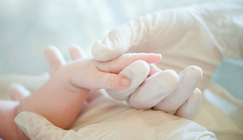 Σοκ στην Πτολεμαΐδα από τον αιφνίδιο θάνατο μωρού 15 μηνών στο «Μποδοσάκειο» Νοσοκομείο