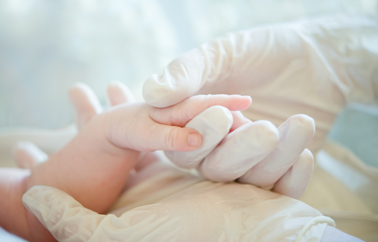 Σοκ στην Πτολεμαΐδα από τον αιφνίδιο θάνατο μωρού 15 μηνών στο «Μποδοσάκειο» Νοσοκομείο