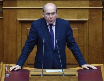 Βουλή: Κατατέθηκε το προσχέδιο του προϋπολογισμού – Προβλέπεται αύξηση του ρυθμού ανάπτυξης και το 2025