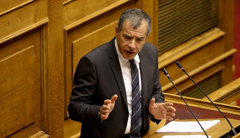 Θεοδωράκης: Αν δεν ψηφιστεί η Συμφωνία, δεν θα πέσει ο Τσίπρας, αλλά ο Ζάεφ