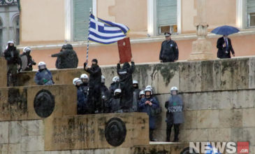 Μαζεύεται κόσμος έξω από τη Βουλή – Κλειστό το μετρό «Σύνταγμα» και κλειστοί δρόμοι στο κέντρο