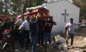 Ξεπέρασαν τους 100 οι νεκροί της φονικής έκρηξης αγωγού στο Μεξικό
