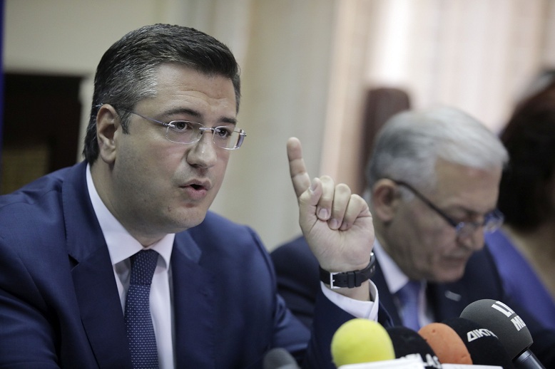 Αποτέλεσμα εικόνας για Νέα έκτακτα μέτρα από αύριο Δευτέρα σε όλες τις υπηρεσίες της Περιφέρειας Κεντρικής Μακεδονίας ανακοίνωσε ο Περιφερειάρχης Απόστολος Τζιτζικώστας