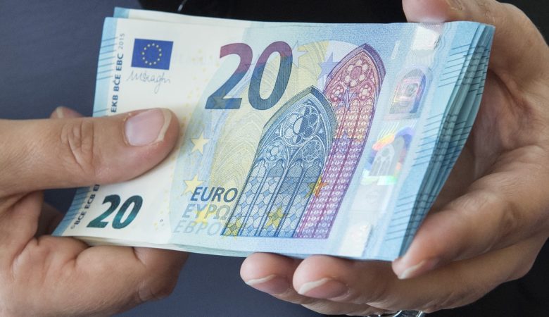 Κατώτατος μισθός: Έως 140 ευρώ περισσότερα από Φεβρουάριο – Ποια επιδόματα αυξάνονται