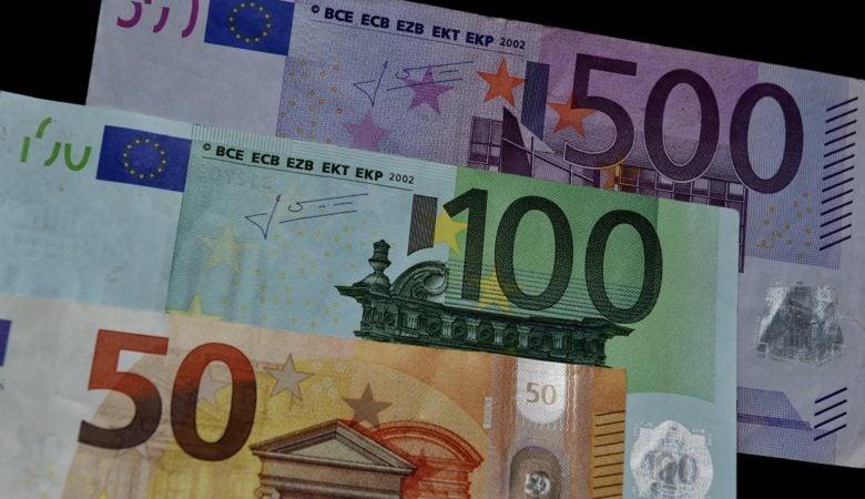 Μικρότερο κατά 1,2 δισ. ευρώ το πρωτογενές πλεόνασμα σε ετήσια βάση