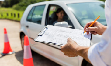 Αναστέλλονται οι εξετάσεις για τις άδειες οδήγησης