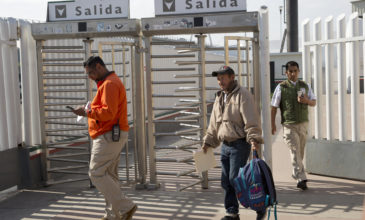 Ξεκίνησαν οι επαναπροωθήσεις μεταναστών από τις ΗΠΑ στο Μεξικό