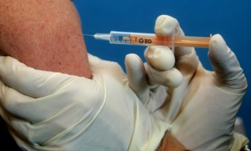 Νέα μέτρα για τη γρίπη και έκτακτη προμήθεια 50.000 εμβολίων από τον ΕΟΦ