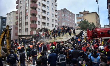 Συλλήψεις για την κατάρρευση της πολυκατοικίας στην Κωνσταντινούπολη