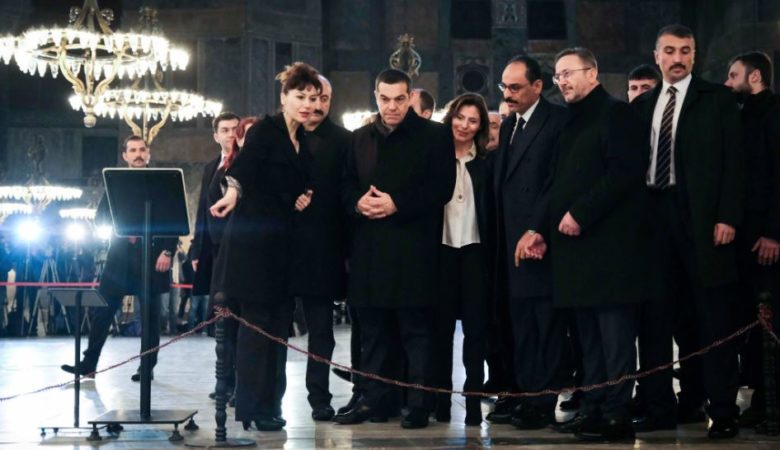 AFP: «Σπάνια» για Έλληνα ηγέτη, η επίσκεψη Τσίπρα στην Αγία Σοφία