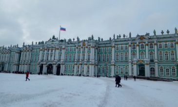 Χάος στην Αγία Πετρούπολη από τις χιονοπτώσεις ρεκόρ