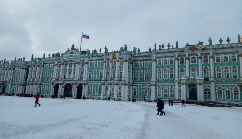 Χάος στην Αγία Πετρούπολη από τις χιονοπτώσεις ρεκόρ