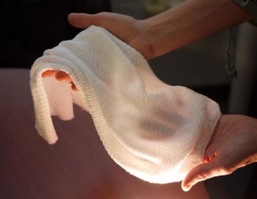 Δημιουργήθηκε το πρώτο ύφασμα που αυτόματα δροσίζει ή ζεσταίνει