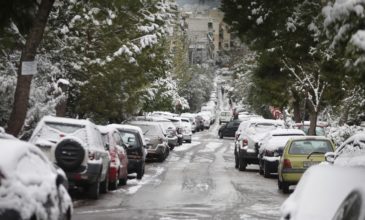 Διεκόπη η κυκλοφορία στην Πεντέλης λόγω χιονόπτωσης