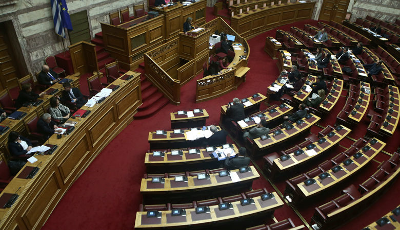 Με τη διαδικασία του επείγοντος το νομοσχέδιο για τις 120 δόσεις στη Βουλή