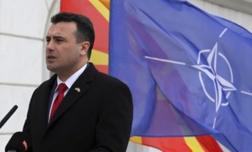 Η σημαία του ΝΑΤΟ υψώθηκε στα Σκόπια – Πανηγυρικό το κλίμα