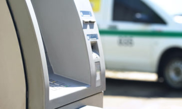 Συνελήφθησαν μέλη σπείρας υποκλοπής τραπεζικών καρτών με παγίδευση ΑΤΜ
