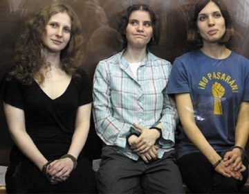 «Πέταξαν» έξω από αεροπλάνο δύο μέλη των Pussy Riot