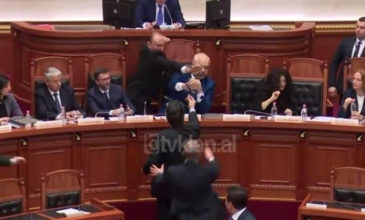 Ένταση στην Αλβανική Βουλή και επίθεση με… μελάνι στον Ράμα