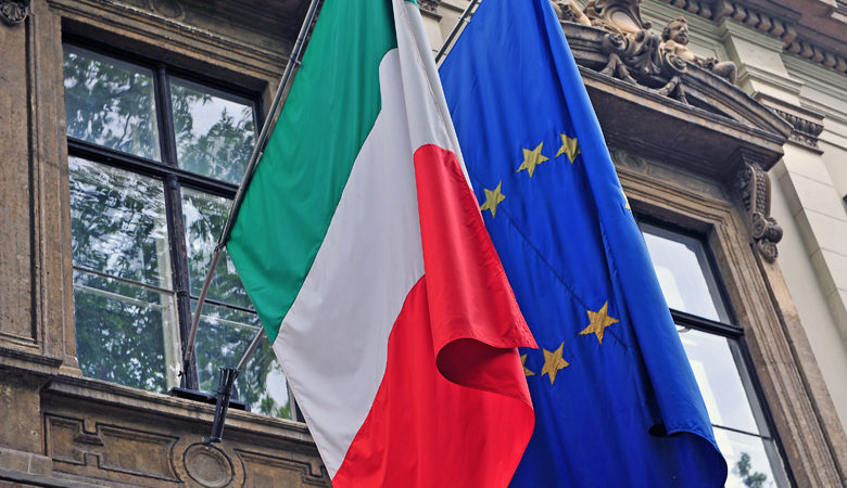 «Η Ιταλία παραβιάζει τους κανόνες της ευρωζώνης»