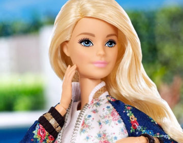 Η Barbie θα κυκλοφορήσει με αναπηρικό αμαξίδιο