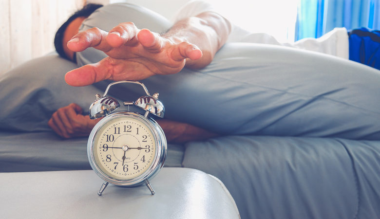 Αν νιώθετε άγχος όταν χτυπά το ξυπνητήρι το πρωί, μια νευροεπιστήμονας έχει την απάντηση